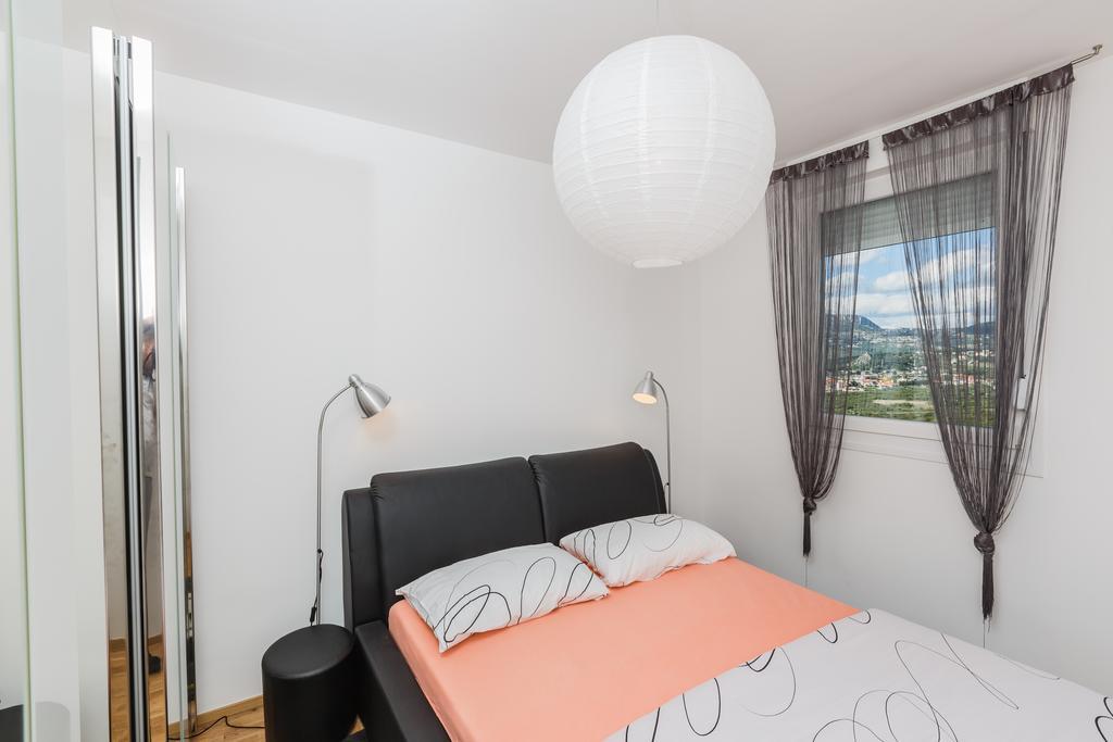 Sky Split Apartment Bagian luar foto